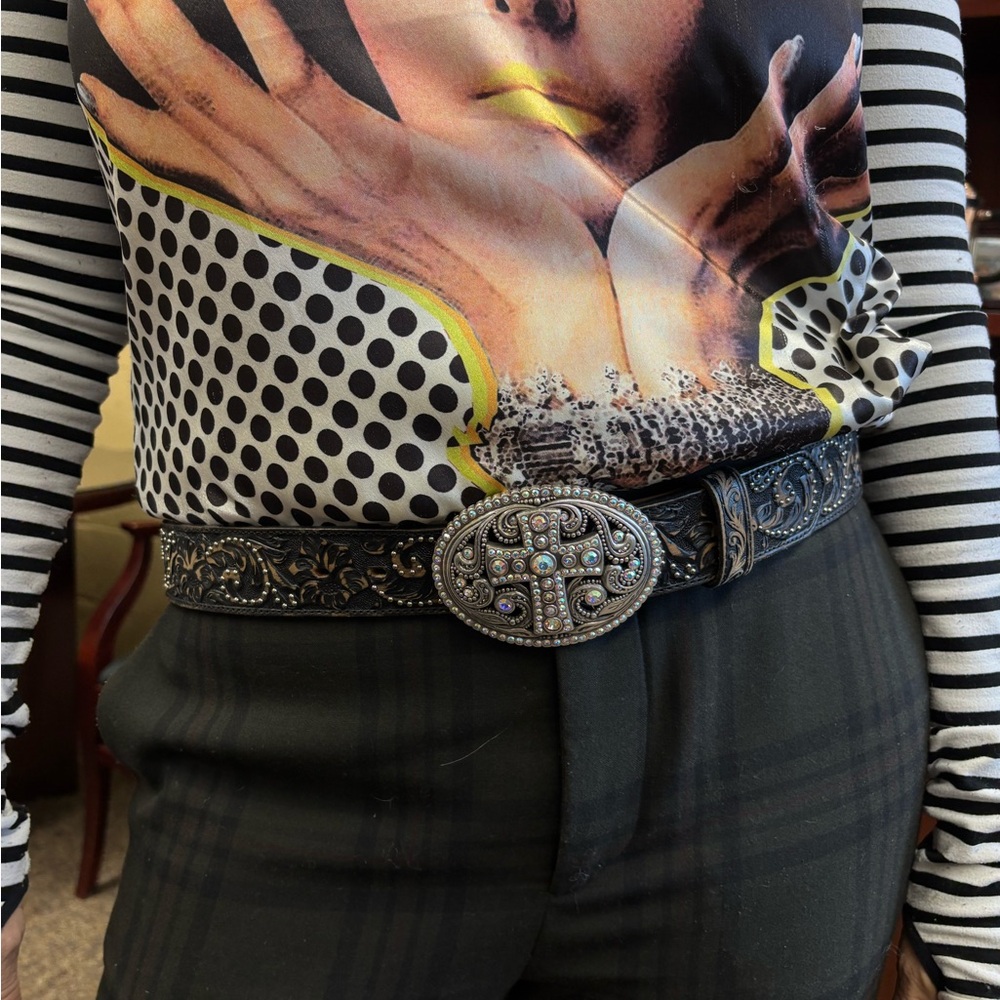 Unique/Retro Embossed Leather/Rhinestone Belt with detachable phone holder